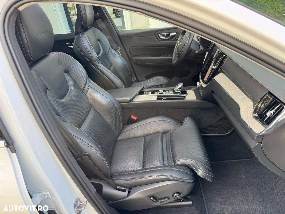 Volvo XC 60 Recharge T8 Twin Engine eAWD Inscription - 17