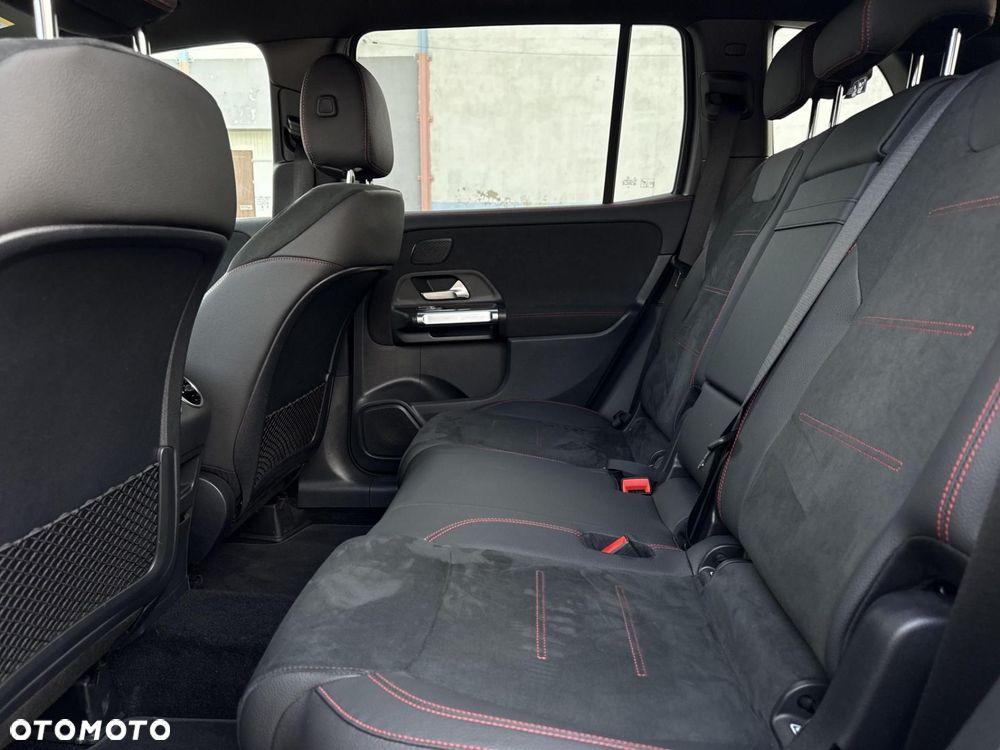 Mercedes-Benz GLB - 15