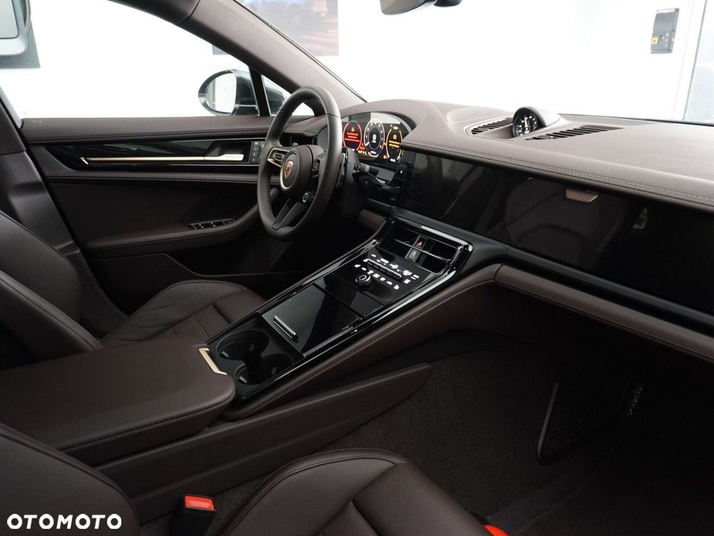 Porsche Panamera 4 - 30