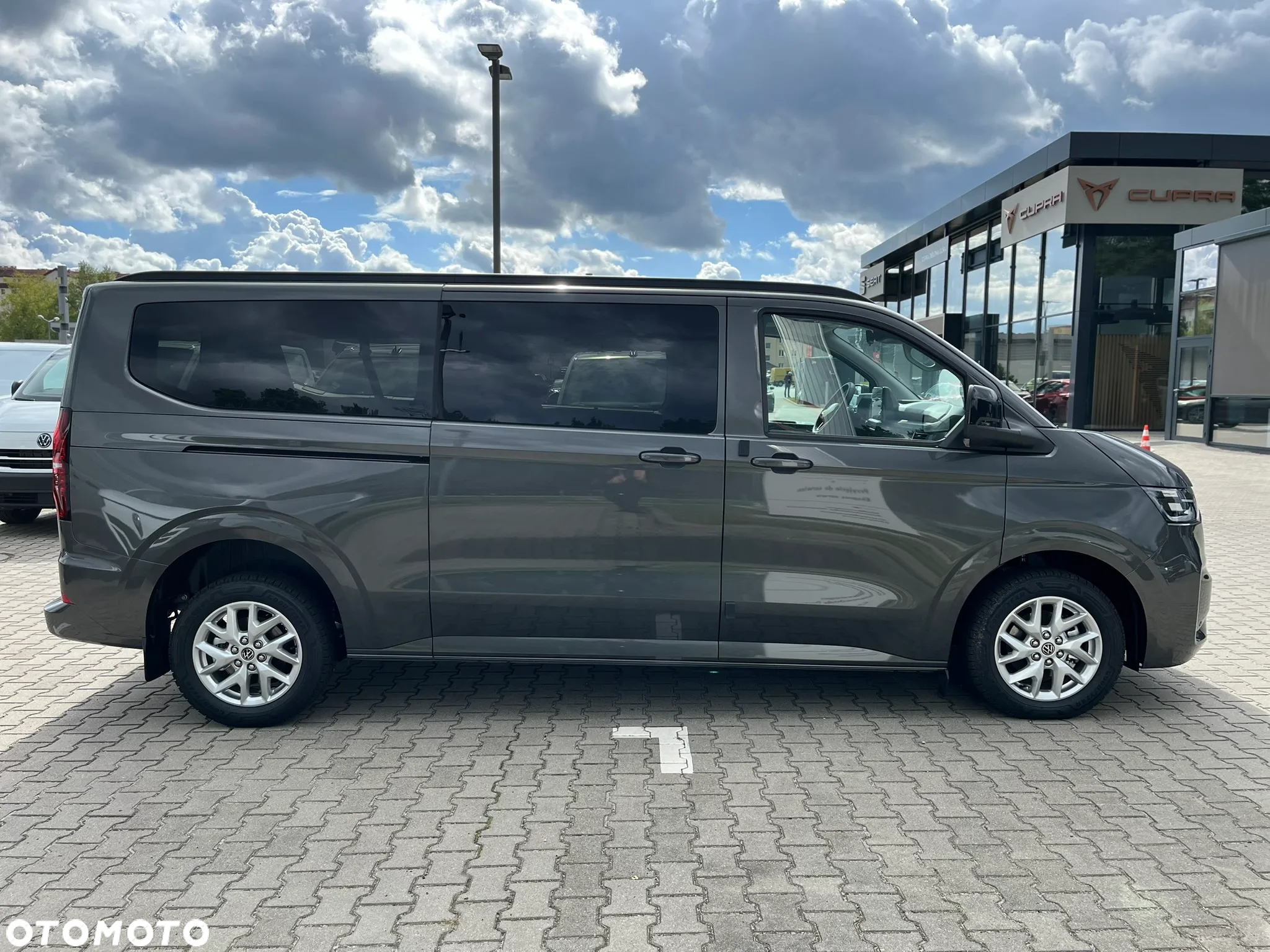 Volkswagen Caravelle - 4