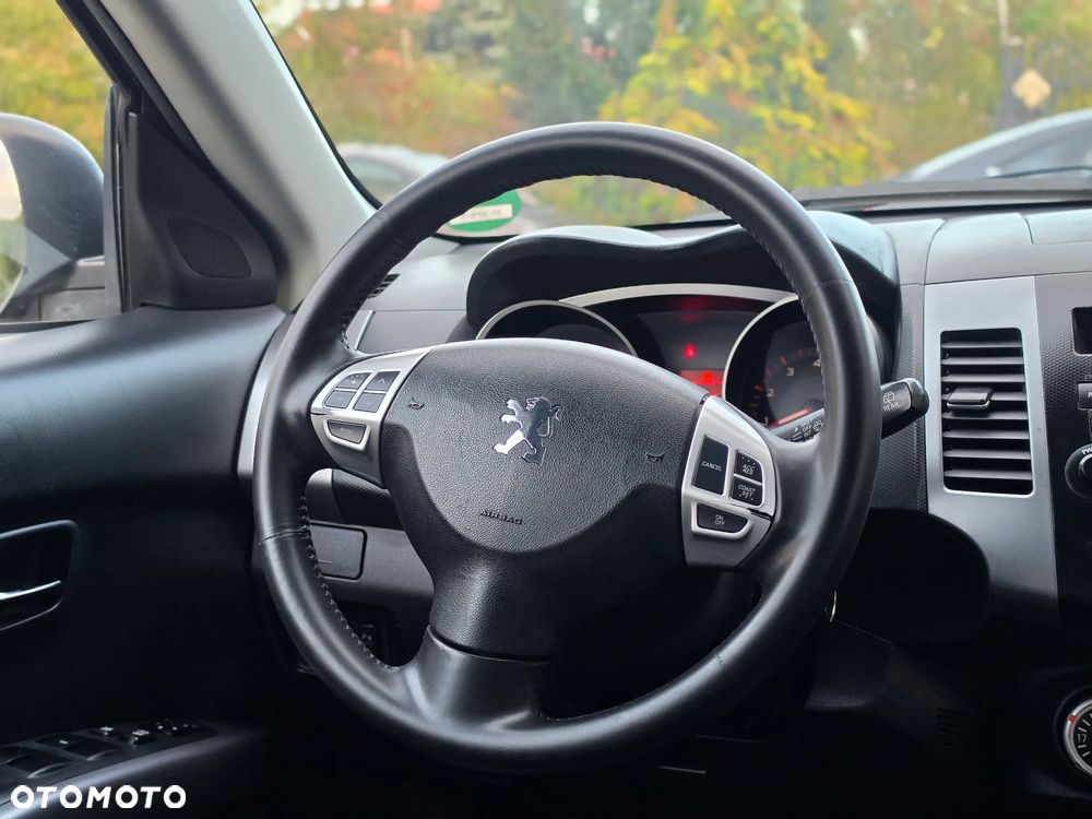 Mitsubishi Outlander - 26