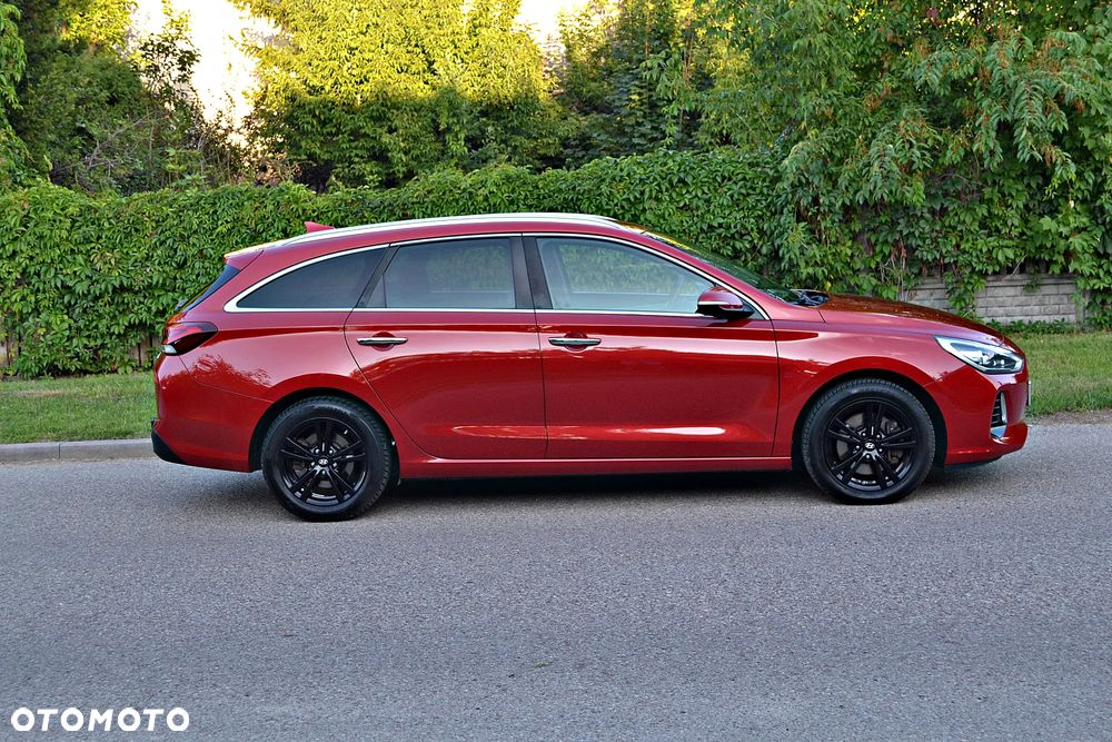 Hyundai i30 blue 1.6 CRDi Premium - 16