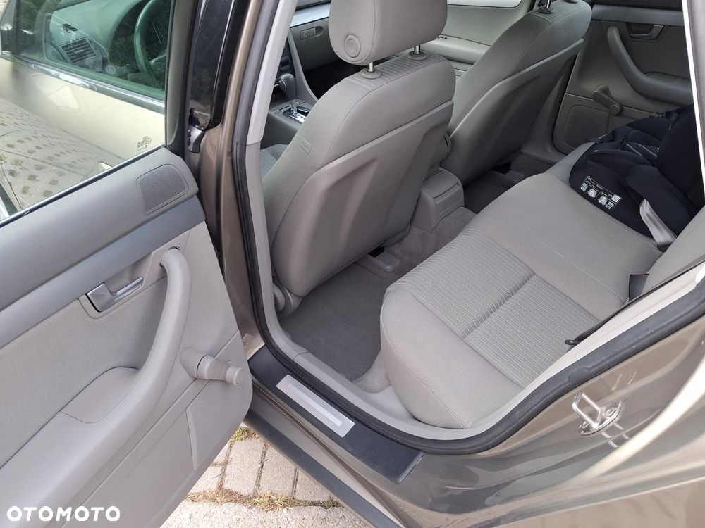 Audi A4 Limousine - 12