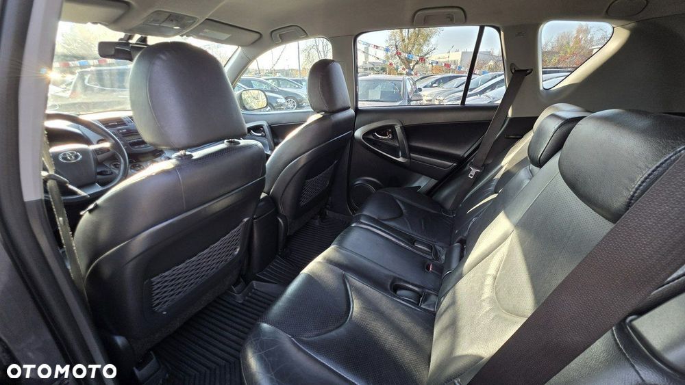 Toyota RAV4 - 22