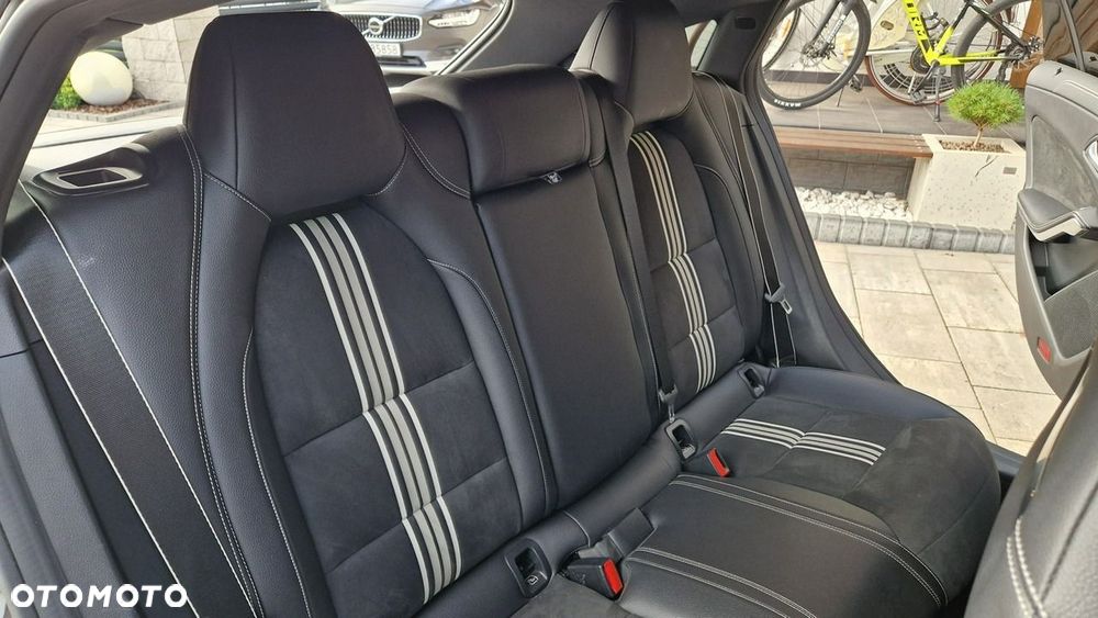 Mercedes-Benz CLA - 25