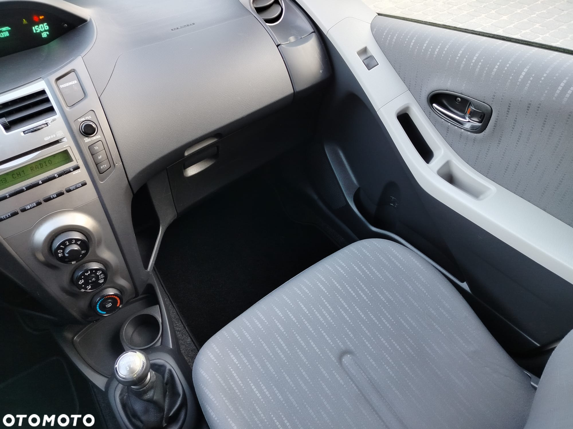 Toyota Yaris 1.4 D-4D Active - 30