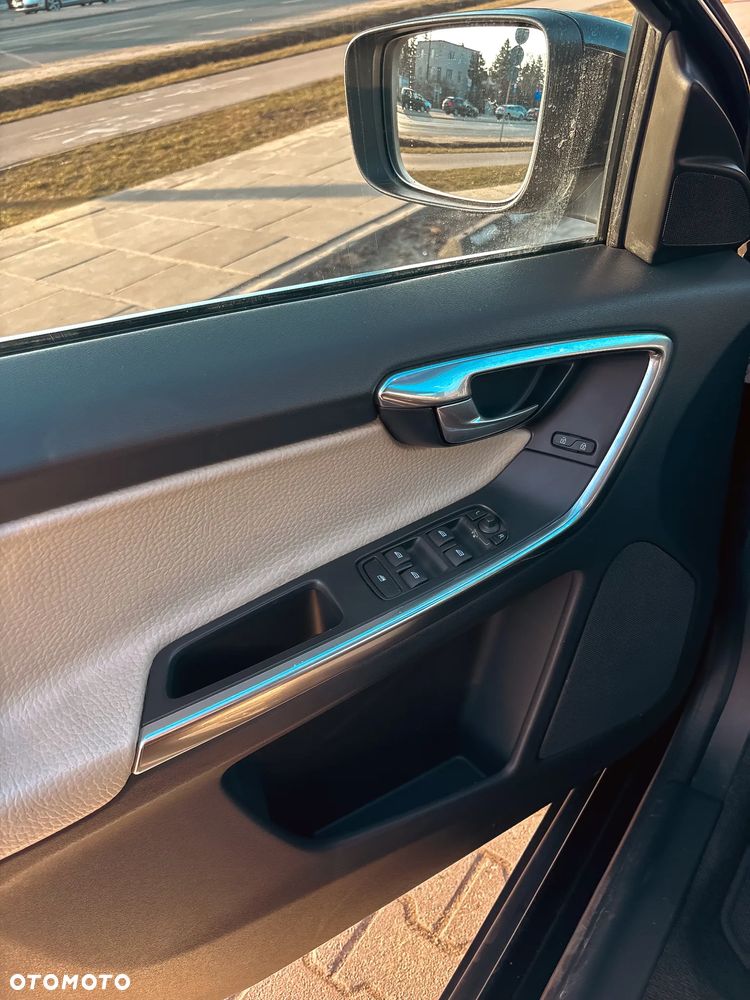 Volvo XC 60 2.4D AWD Summum - 15