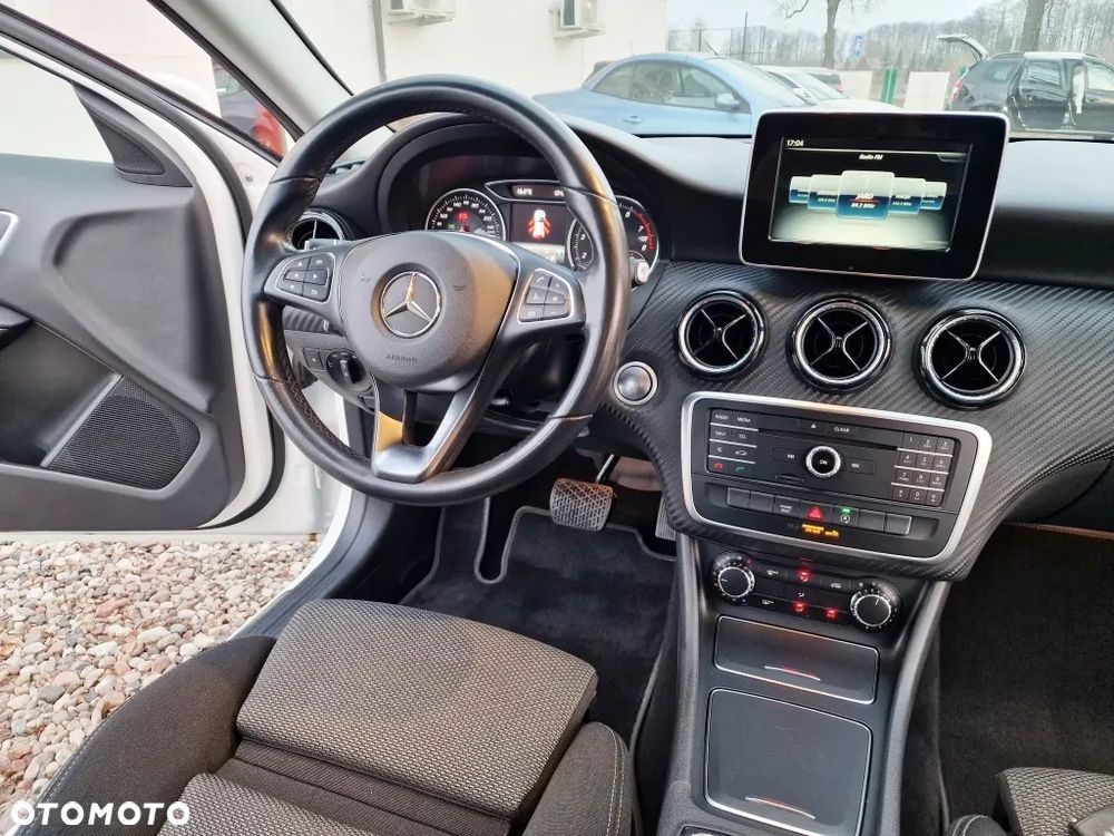 Mercedes-Benz GLA - 11