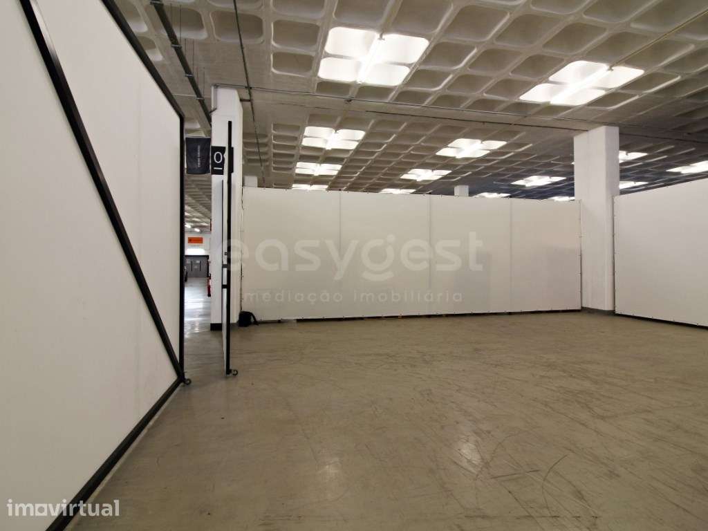 Armazém situado na zona industrial de Alhos Vedros com 250m2 - Grande imagem: 5/11