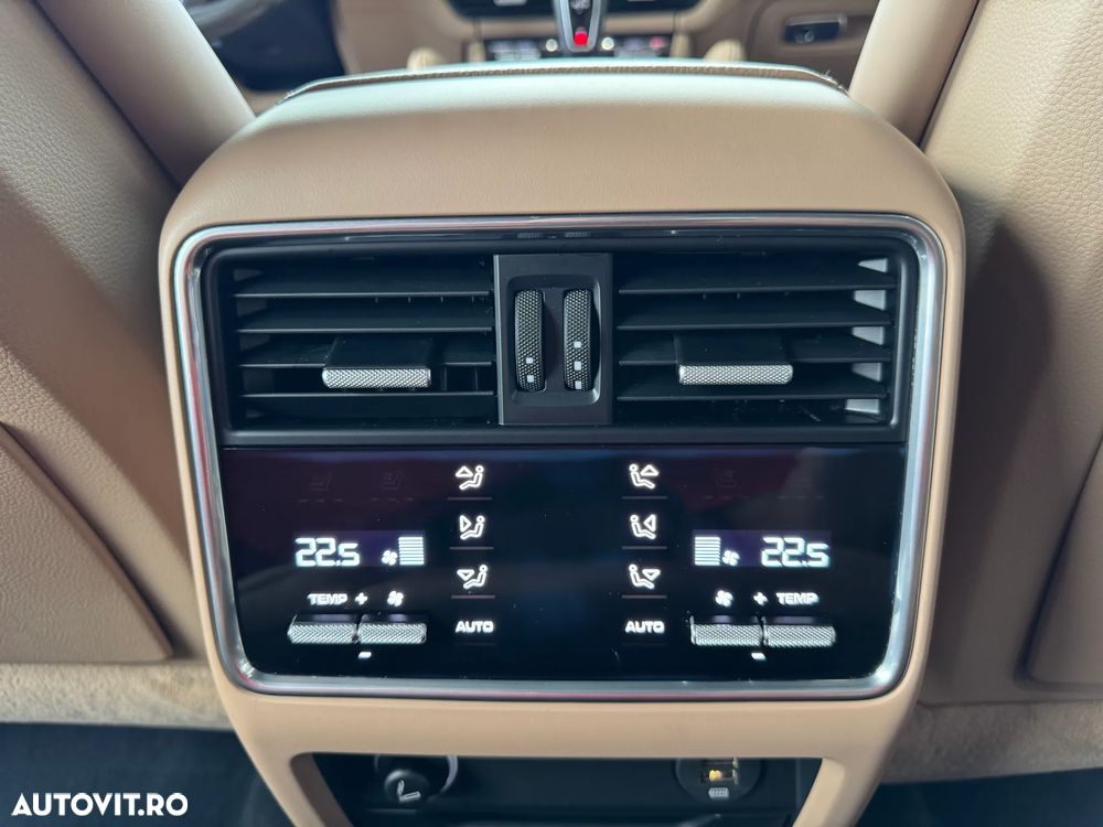 Porsche Cayenne - 30