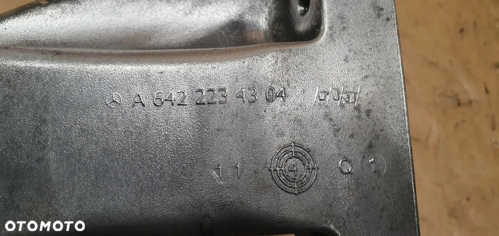 Łapa silnika Mercedes Klasa E W213 A6422234304 - 7