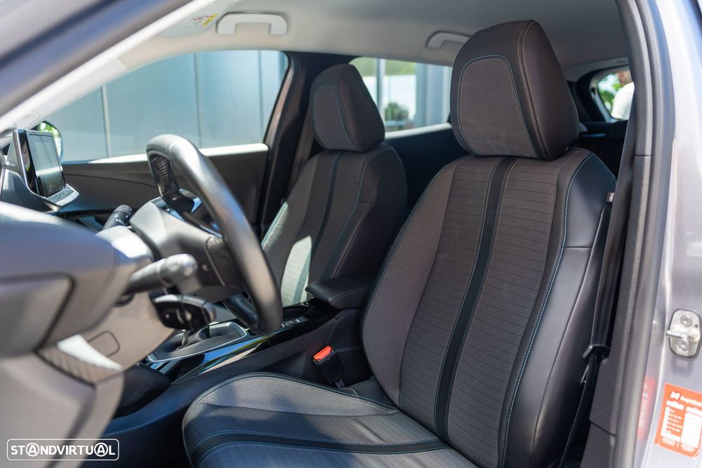 Peugeot 2008 1.2 PureTech Allure - 8