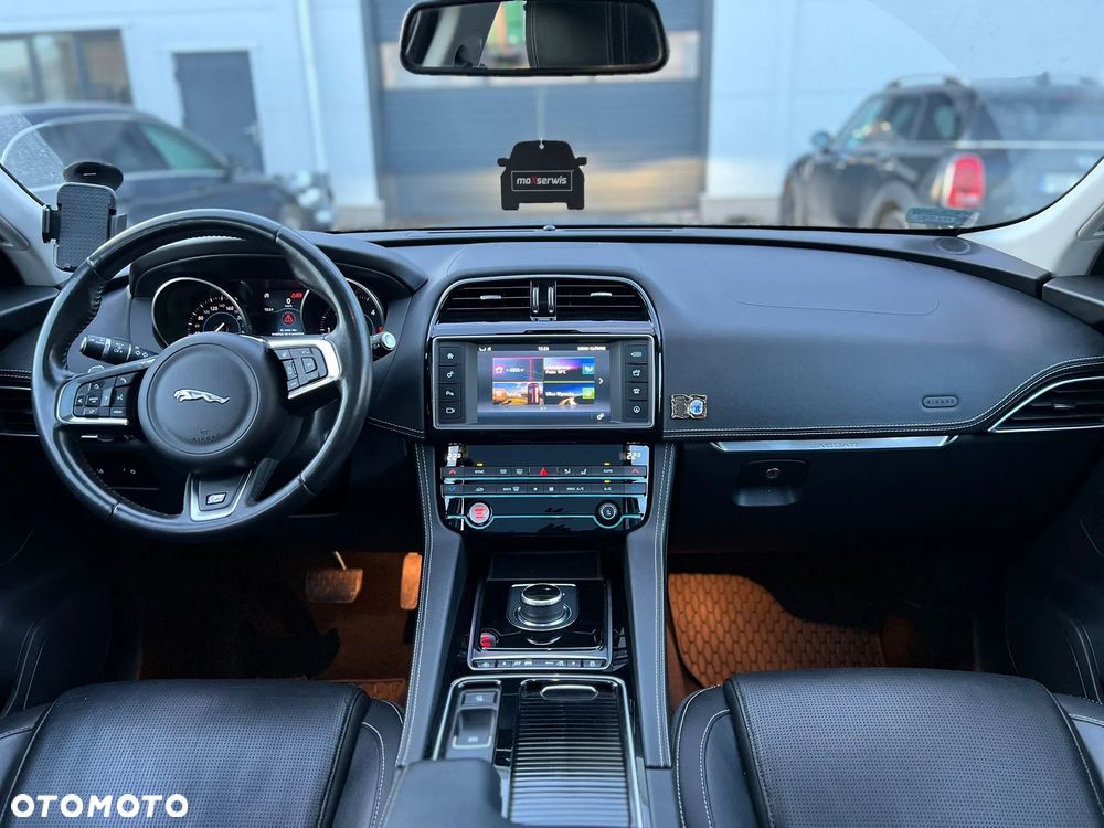 Jaguar F-Pace 2.0 i4D AWD R-Sport - 18