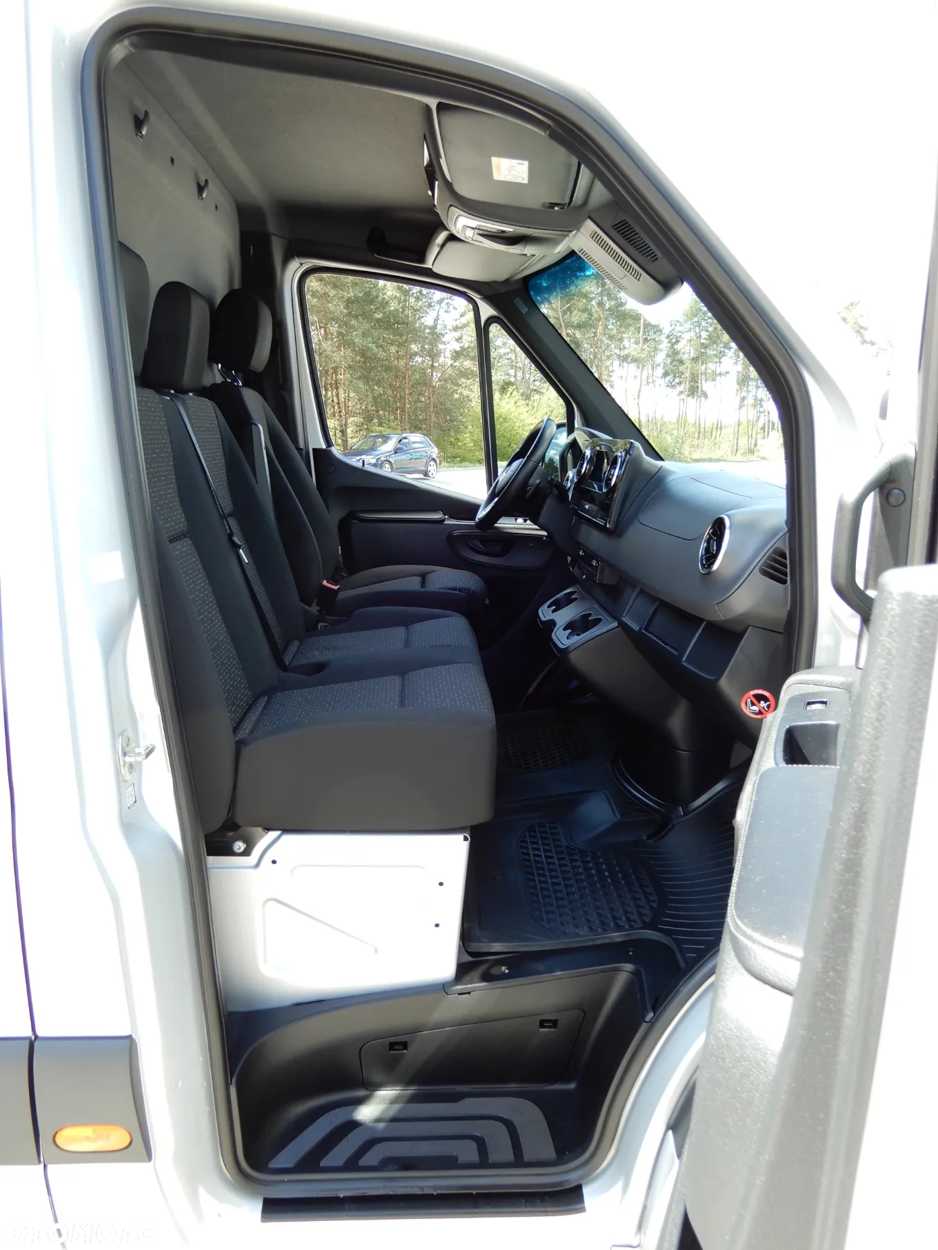 Mercedes-Benz Sprinter 319 CDI V6 3.0 CDI 190 KM 7G-Tronic Plus LONG Max 907 Furgon Blaszak Rozstaw Osi 4325 mm Full Opcja Stan Jak Nowy - 23