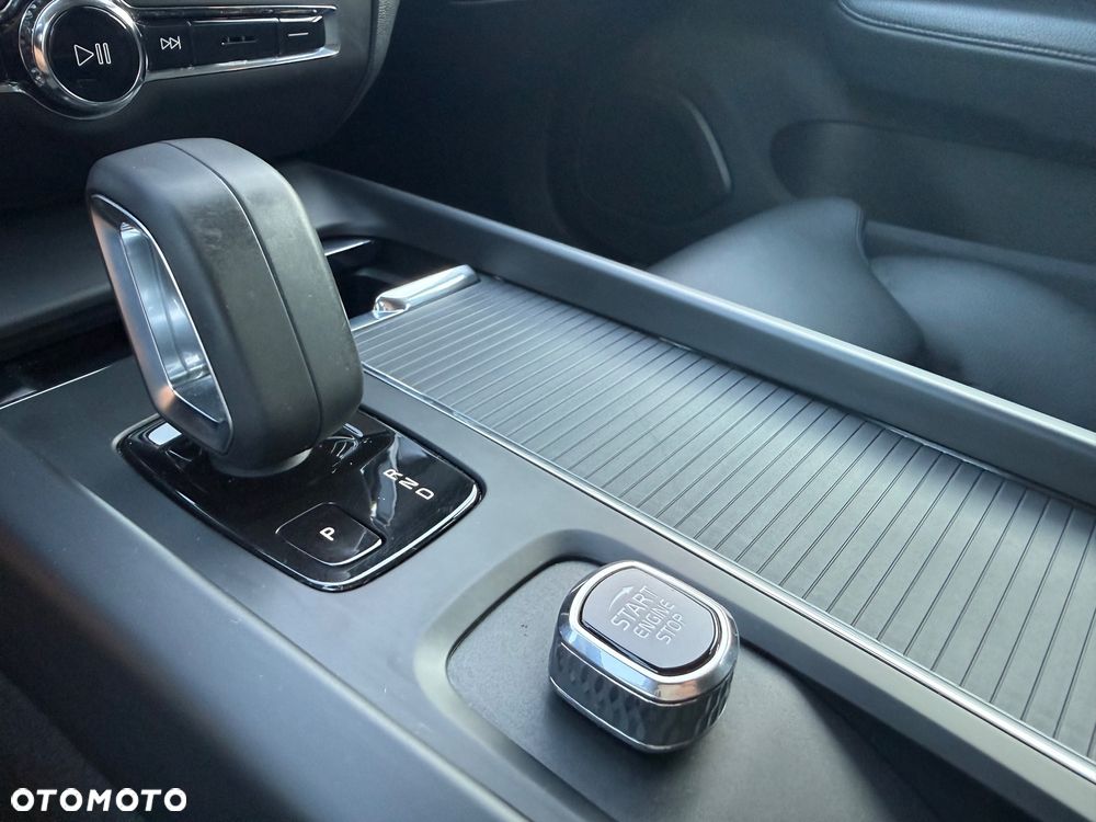 Volvo V60 B3 B DKG Momentum Pro - 33