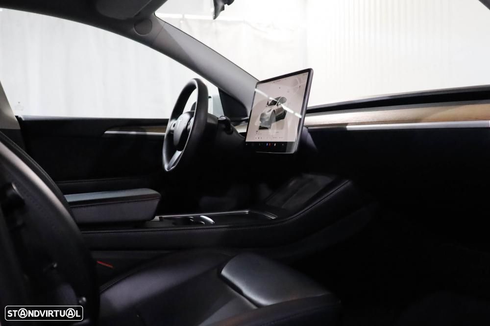 Tesla Model Y Performance Dual Motor AWD - 21