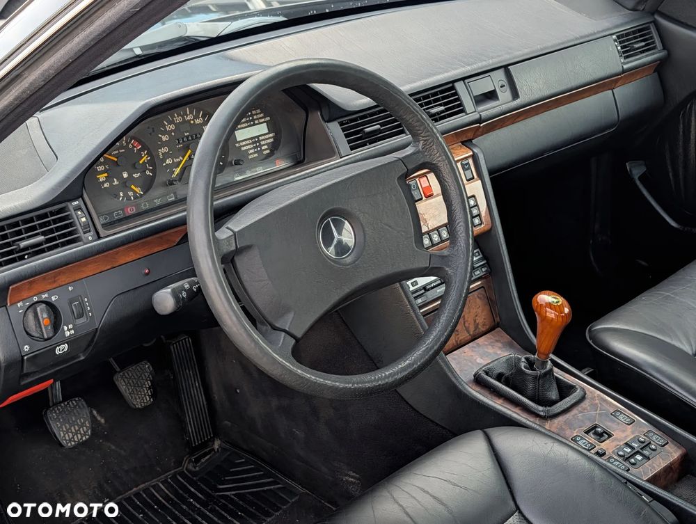Mercedes-Benz W124 (1984-1993) - 13