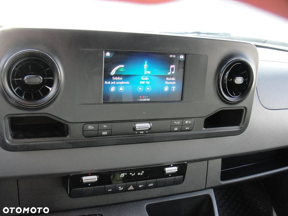 Mercedes-Benz Sprinter - 13