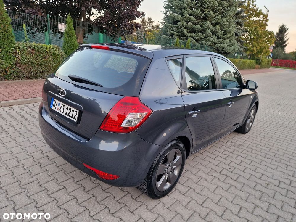 Kia Ceed - 5