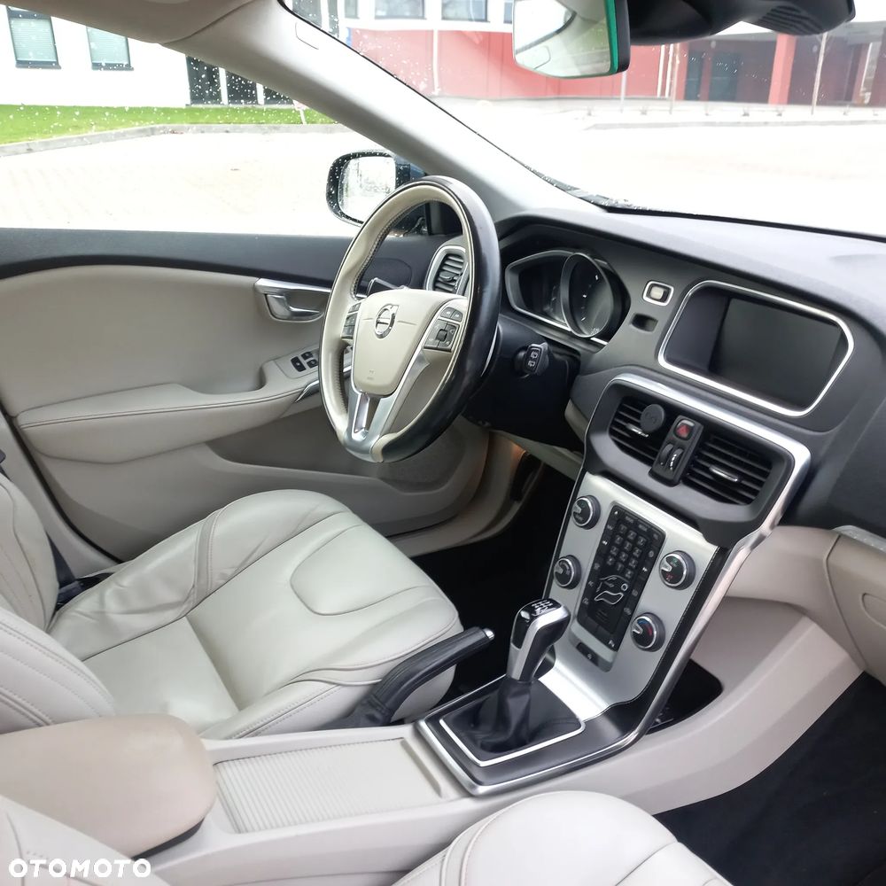 Volvo V40 Cross Country D4 Ocean Race - 10