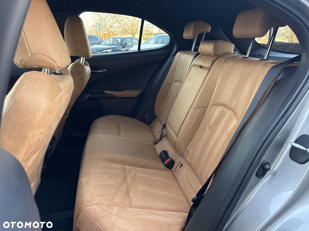 Lexus UX - 16