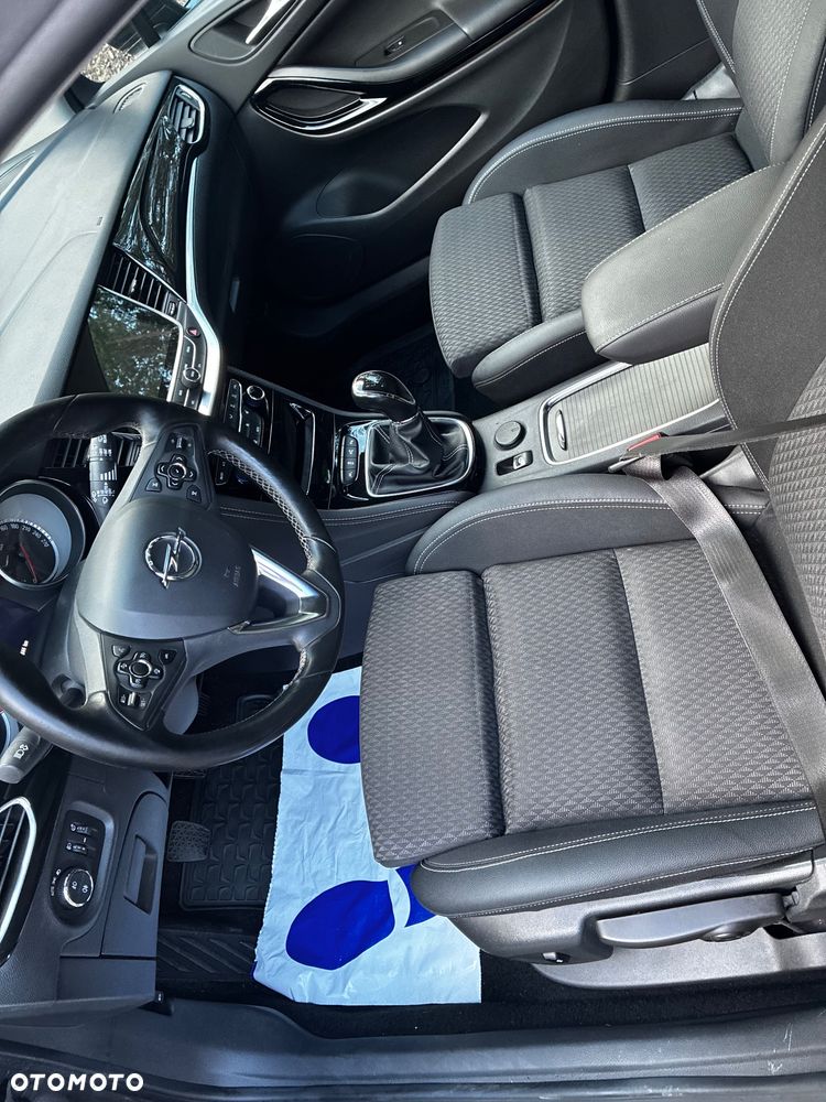Opel Astra 1.4 T Dynamic S&S - 17