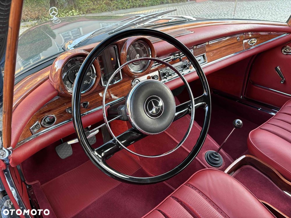 Mercedes-Benz W111 - 16