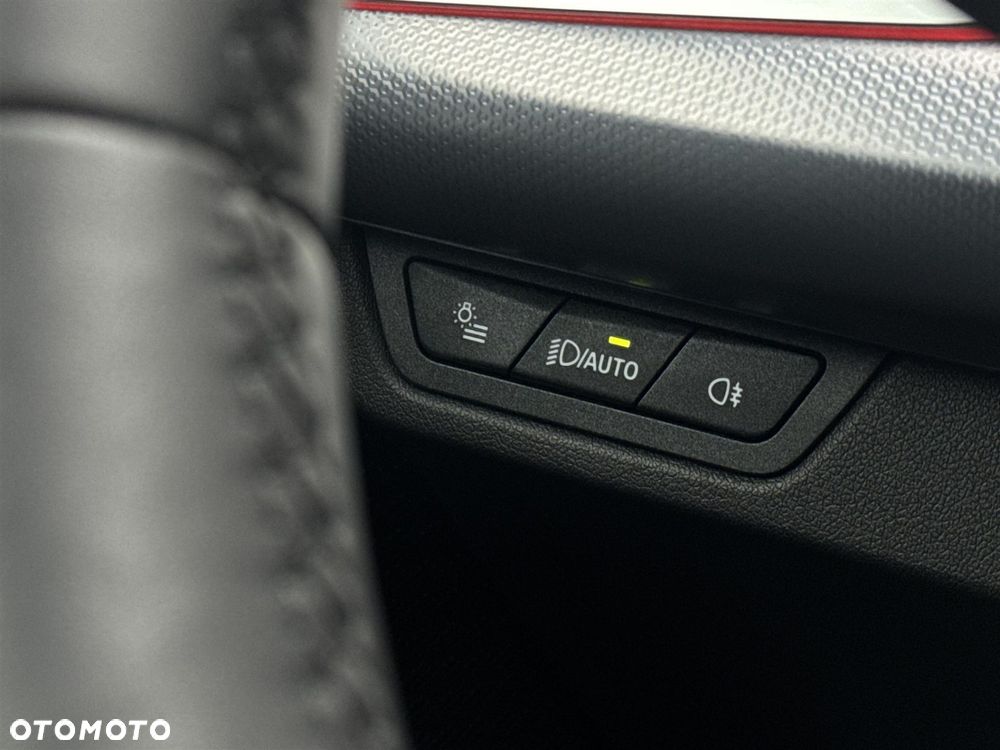 BMW X1 sDrive18i - 11
