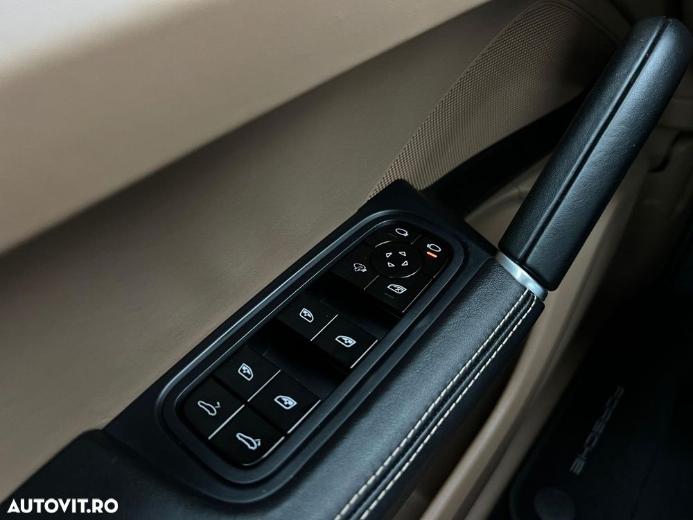 Porsche Cayenne - 26