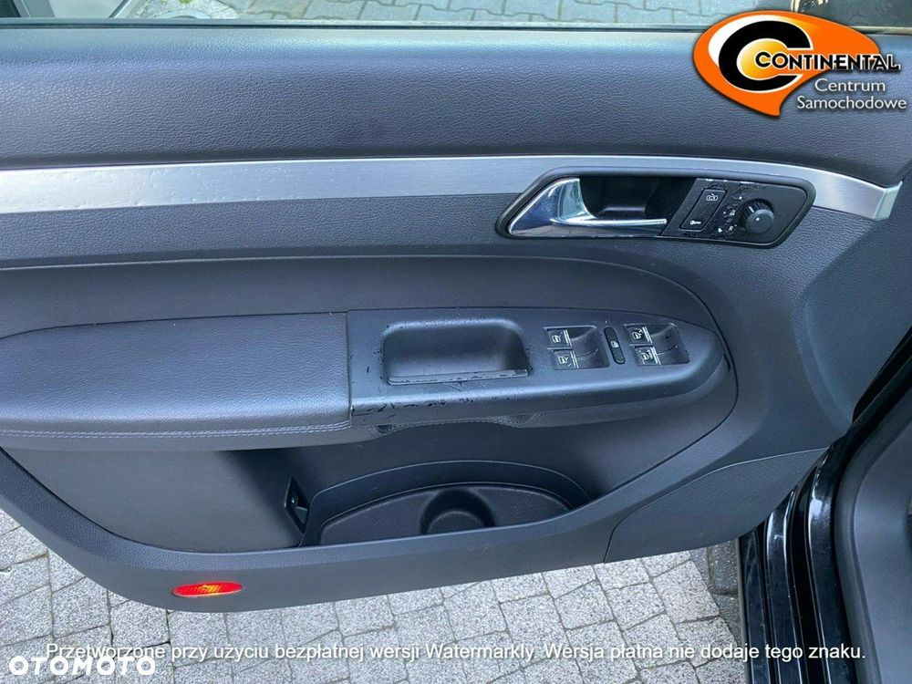Volkswagen Touran - 11