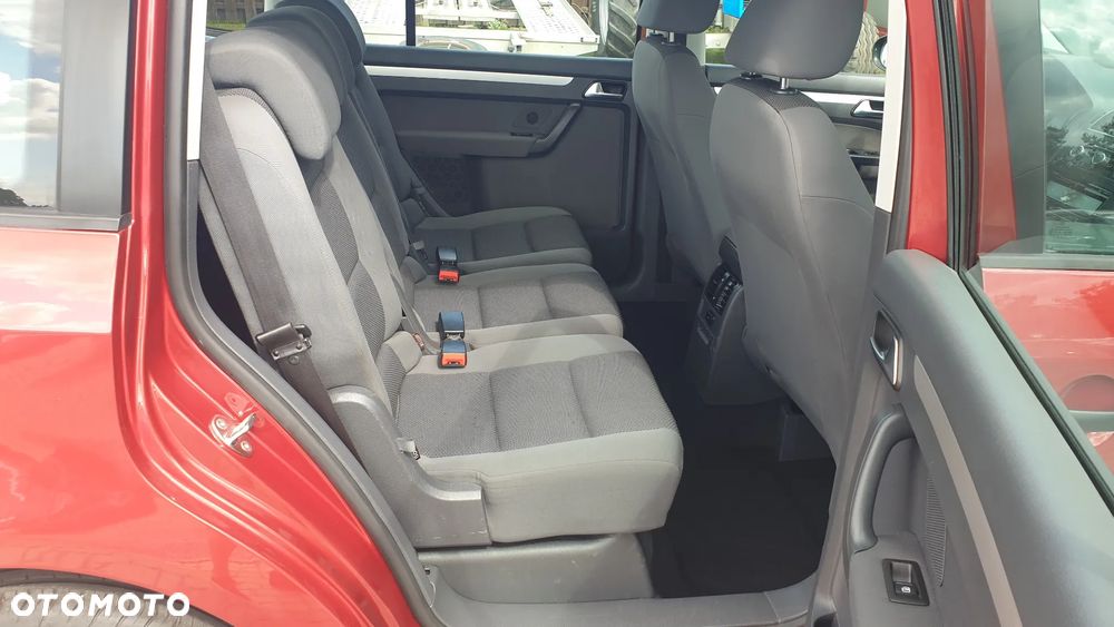 Volkswagen Touran - 11