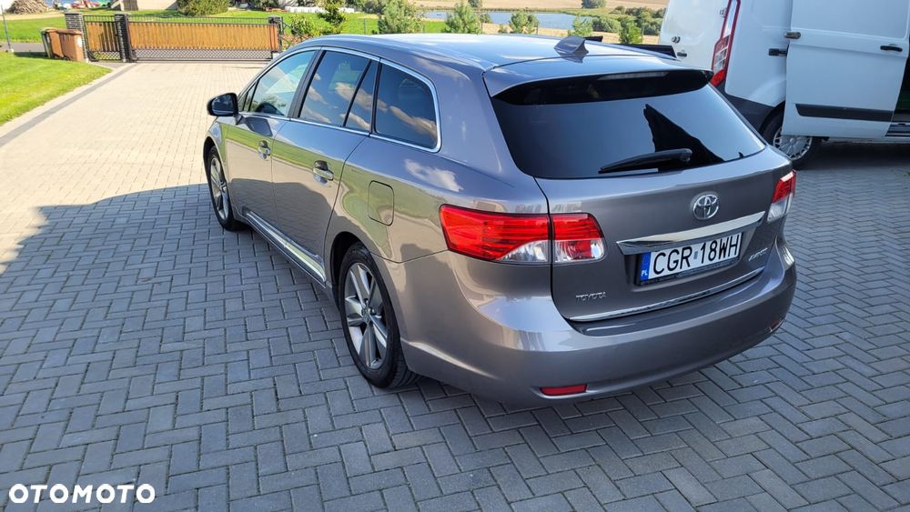 Toyota Avensis 2.0 Premium - 7
