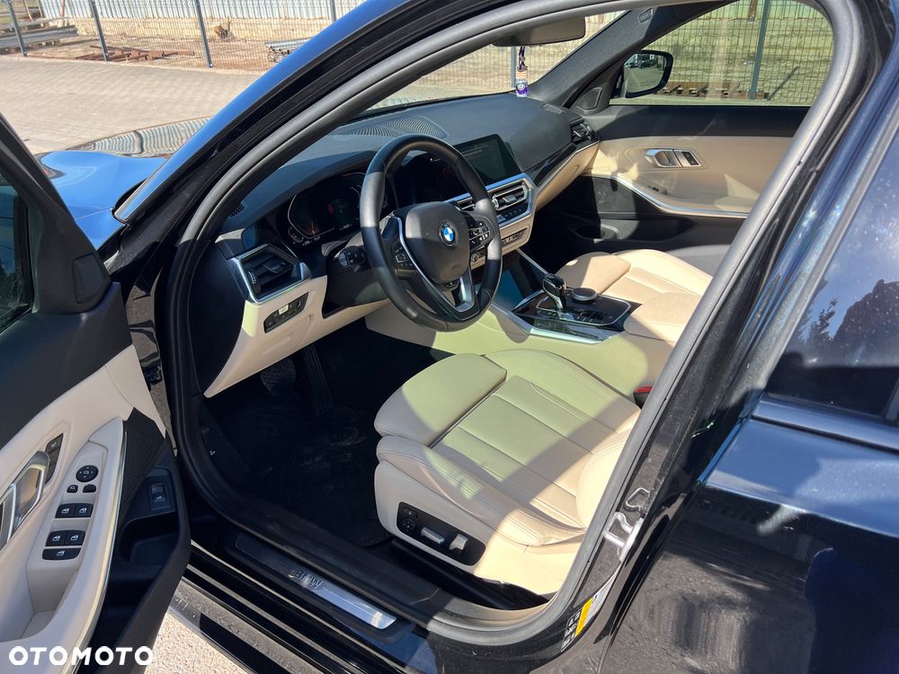 BMW Seria 3 330i xDrive Luxury Line - 12