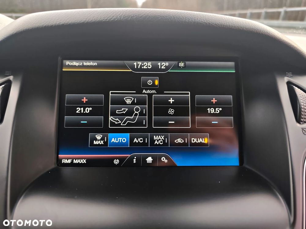 Ford Focus 1.0 EcoBoost Titanium - 24