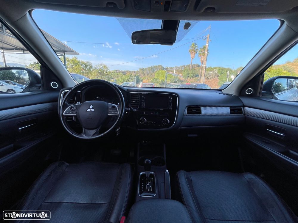 Mitsubishi Outlander 2.2 DI-D Instyle Navi AT 4WD - 11