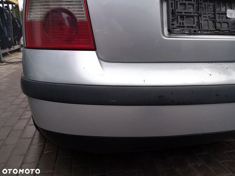 VW PASSAT B5 ZDERZAK TYLNY TYŁ SEDAN KOLOR: LA7W - 7