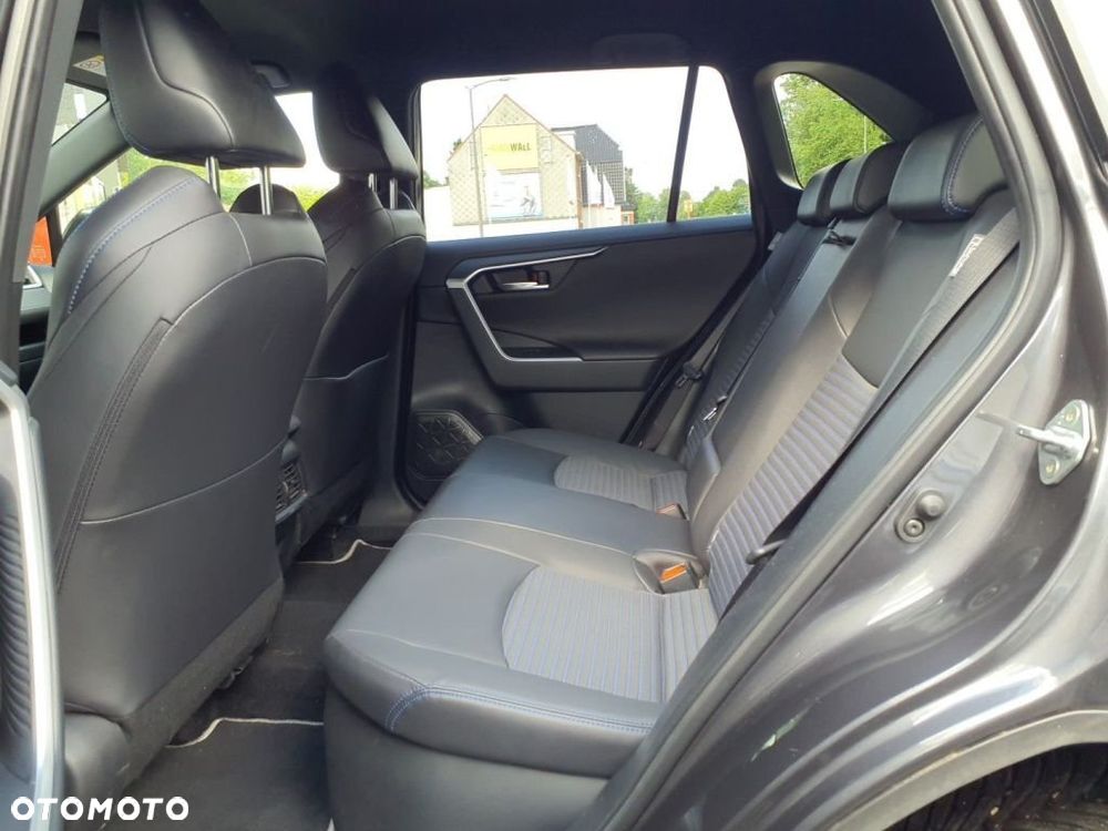 Toyota RAV4 - 6