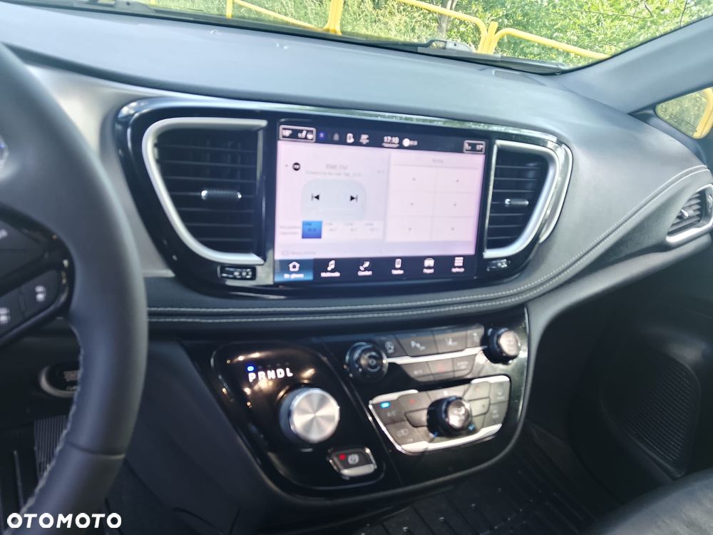 Chrysler Pacifica - 10