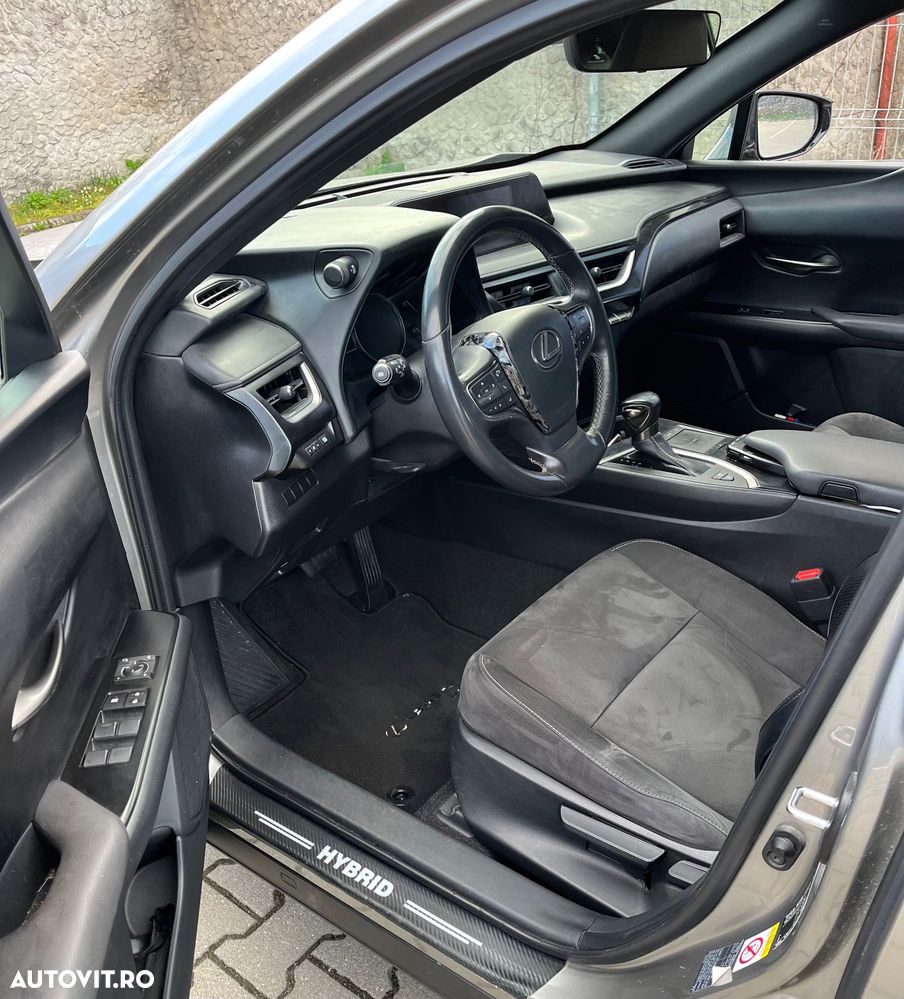 Lexus UX 250h (E-FOUR) Business Edition - 7