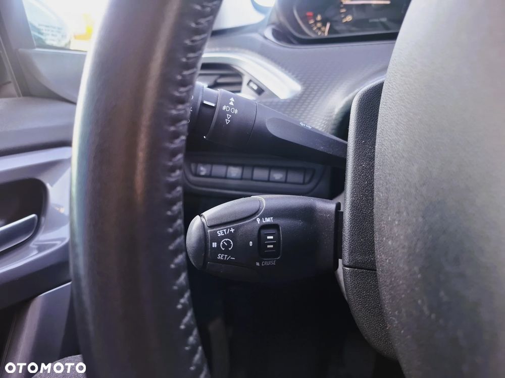 Peugeot 2008 1.2 Pure Tech Style S&S - 25