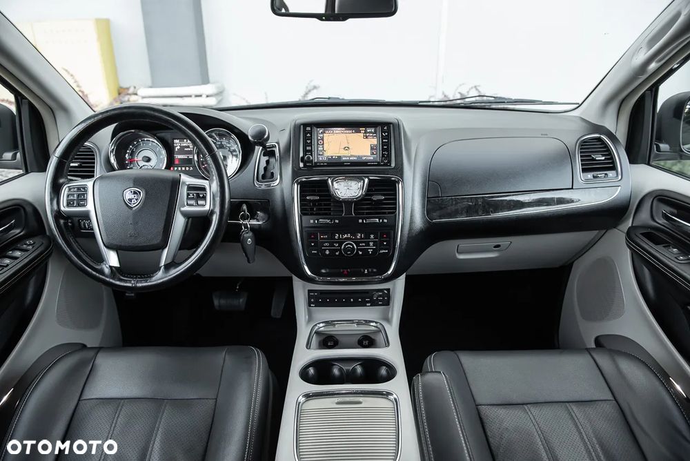 Lancia Voyager - 28