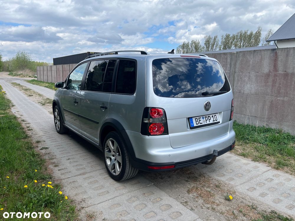 Volkswagen Touran 2.0 TDI DPF DSG Cross - 4