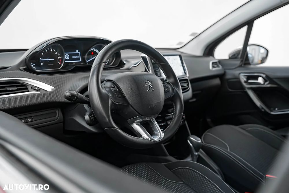 Peugeot 208 PureTech 110 Stop & Start EAT6 Signature - 14