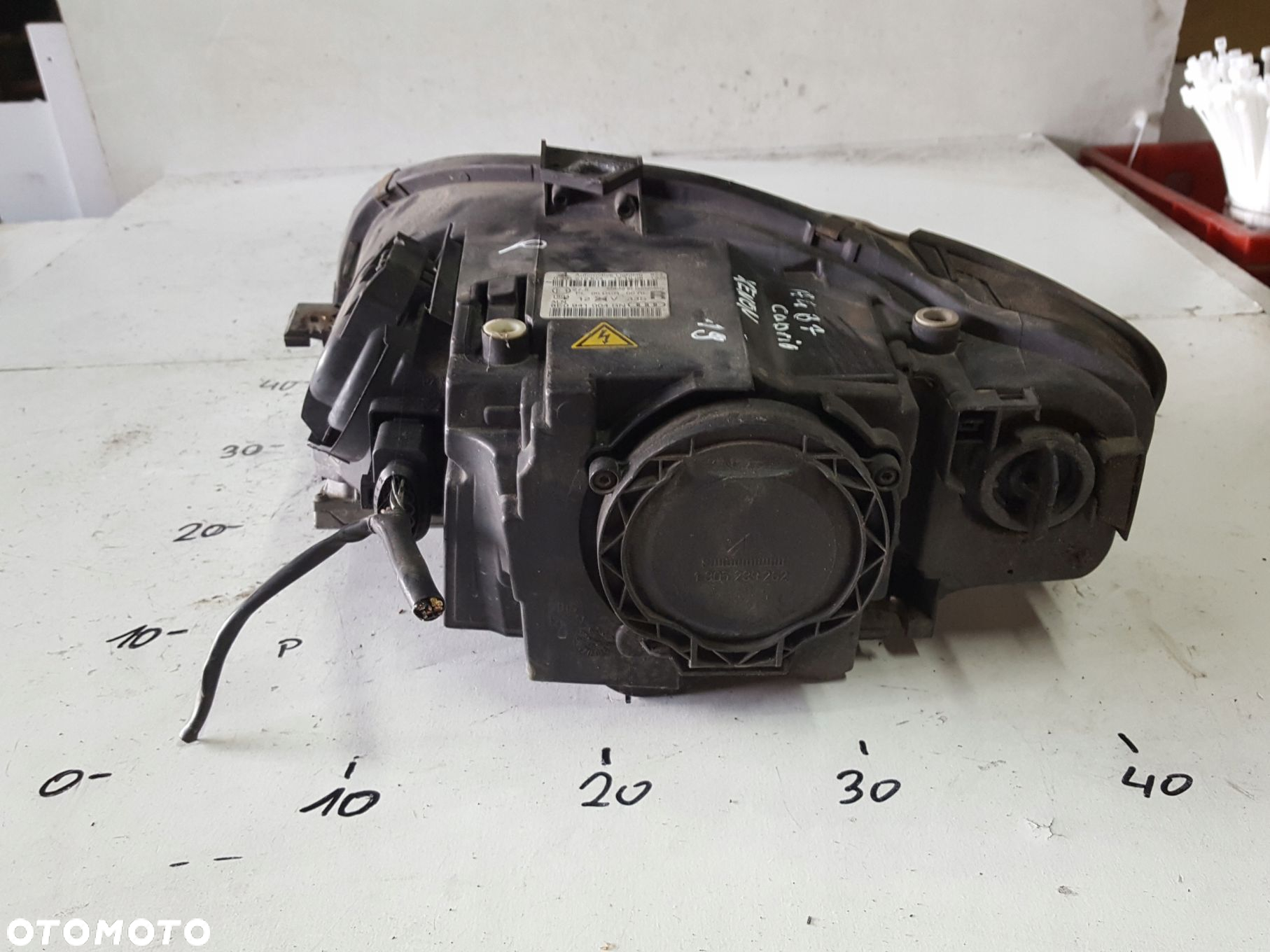 AUDI A4 B7 04-07r LAMPA BI-XENON PRAWA PRZÓD ANGLIK - 4