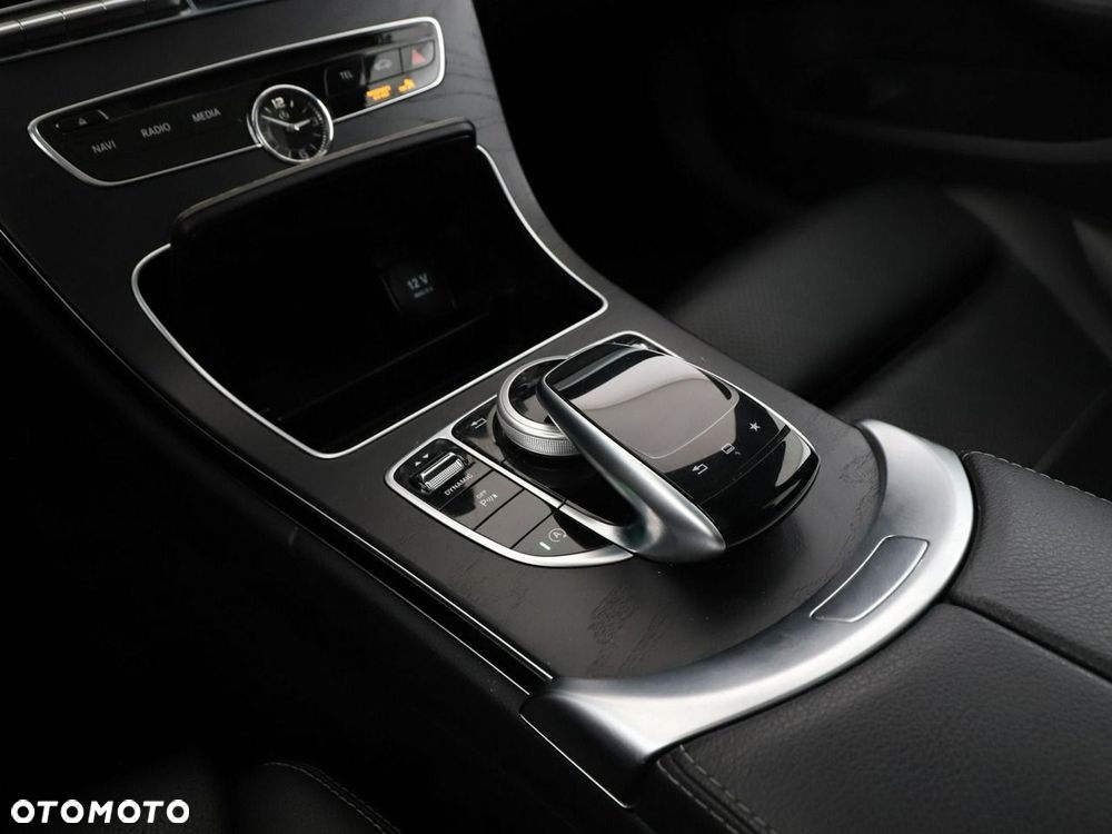 Mercedes-Benz Klasa C 180 9G-TRONIC AMG Line - 29