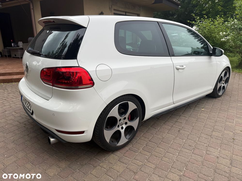 Volkswagen Golf 2.0 GTI adidas - 9