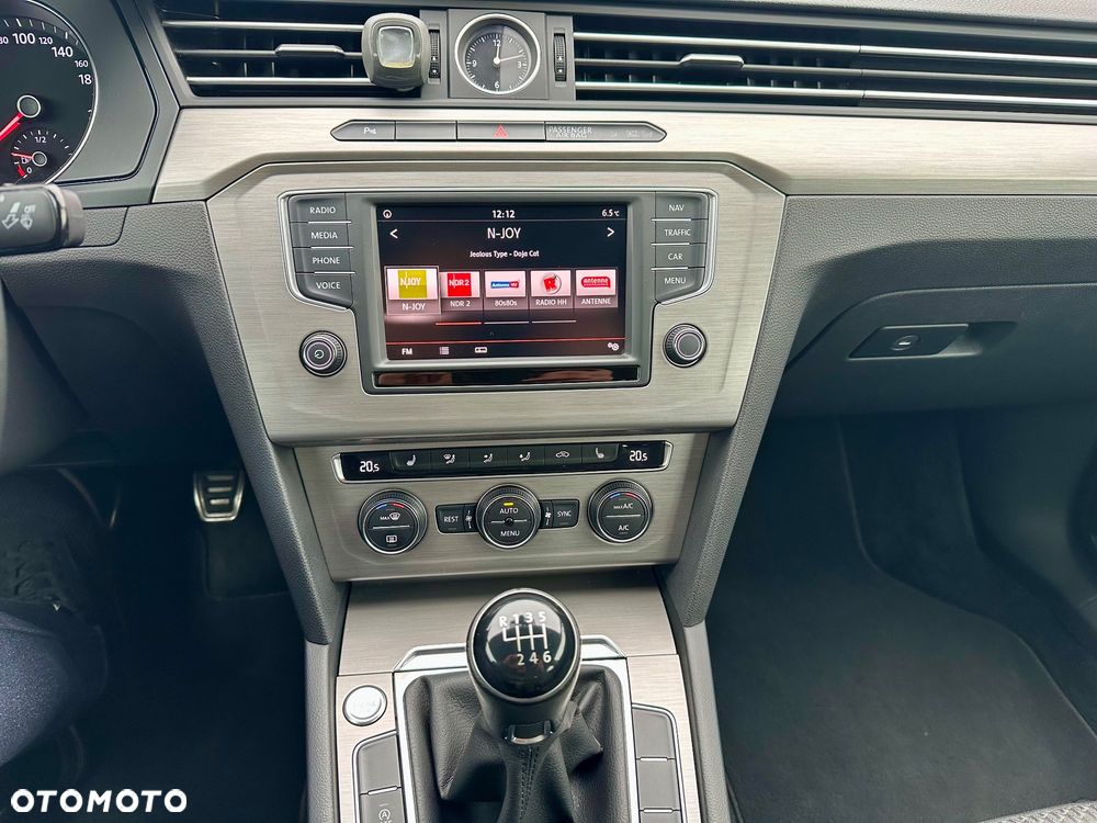 Volkswagen Passat 1.6 TDI (BlueMotion Technology) Trendline - 16