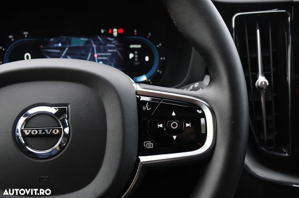 Volvo XC 60 B4 D AWD Plus Dark - 18