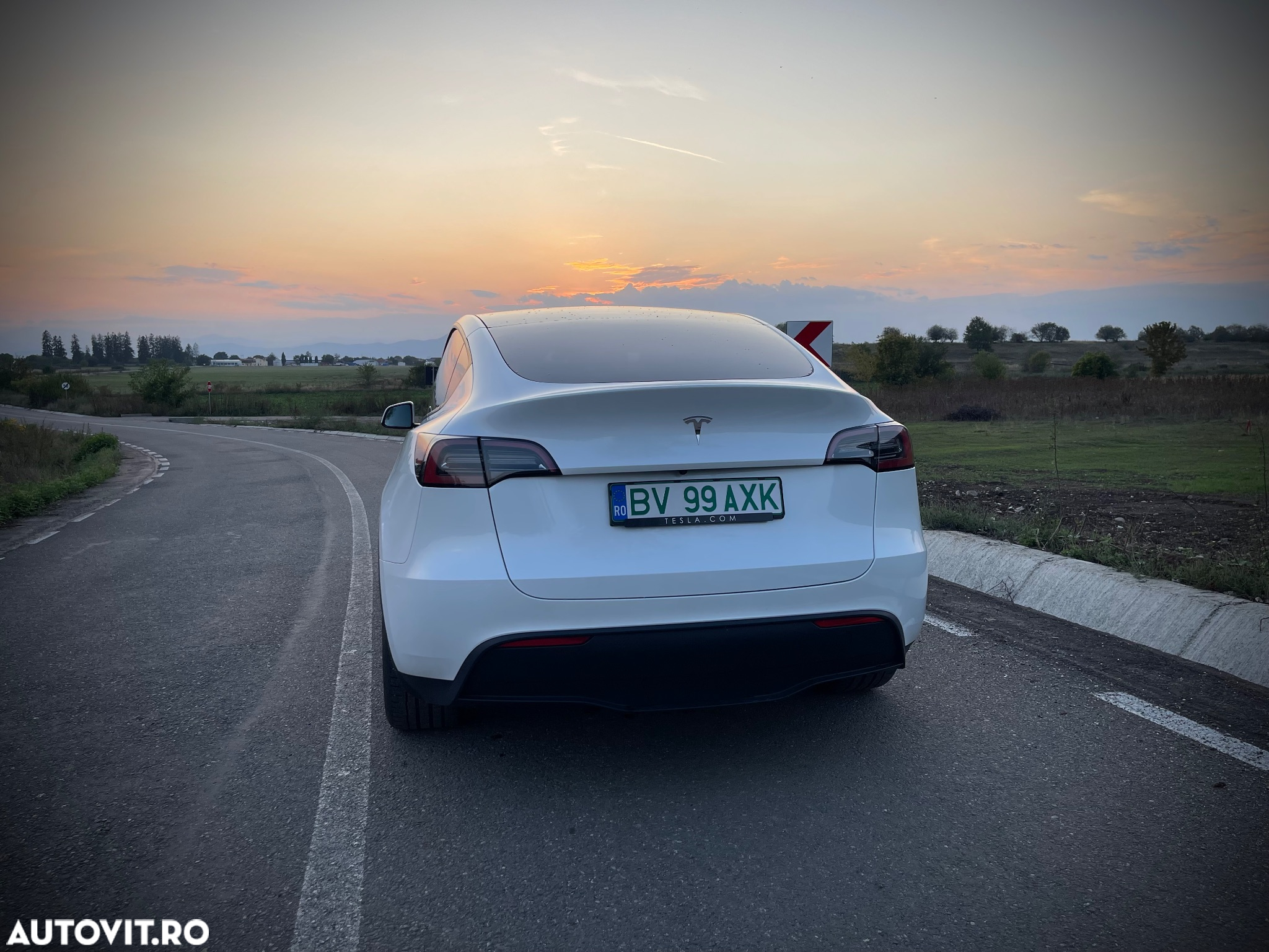 Tesla Model Y - 3