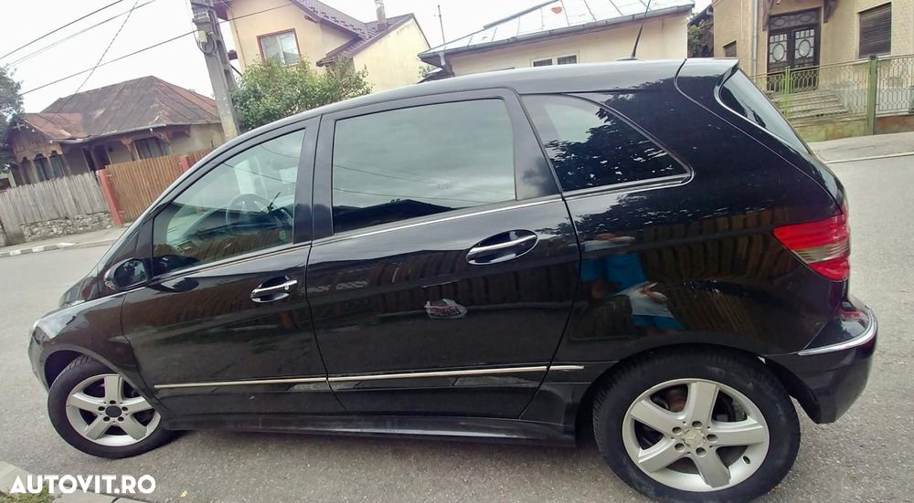 Mercedes-Benz EQB - 7